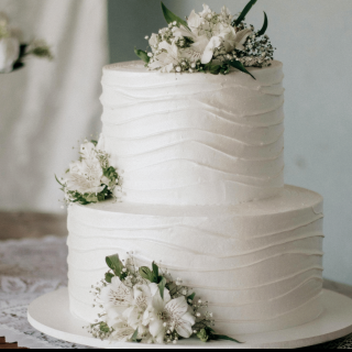 a wedding cake image symbolizing the wedding cake debate argued in Bakersfield