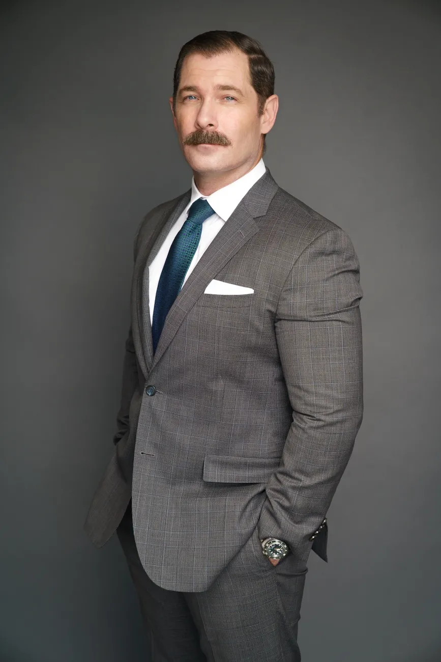 Gregory Agron headshot